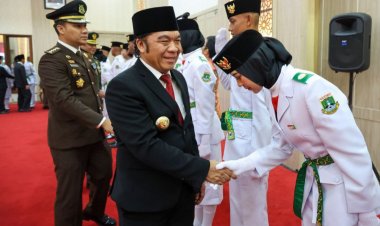 Pj Gubernur Al Muktabar Kukuhkan Paskibraka Provinsi Banten Tahun 2024