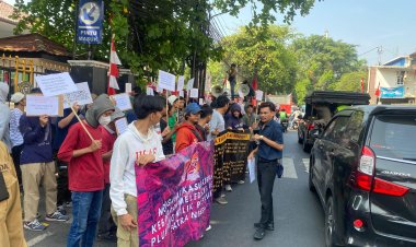 Akibat meledaknya Depo Plumpang PT. Pertamina LMND bersama warga lakukan aksi unjuk rasa