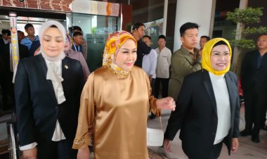 Kembali Manggung? Ratu Atut Hadir di Gedung DPRD Banten