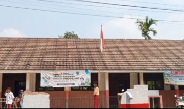 Diduga Kurangnya Patriotisme dan Cinta Tanah Air Sangsaka Merah Putih di SDN Kertasana 2  Terpasang Dengan Kondisi Sobek