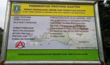 Proyek Pelebaran Badan Jalan di Ruas Cimanying Jiput Sudah Ambrol, Warga Sebut CV. Abra Utama Harus Tanggung Jawab