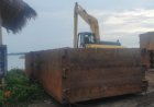 Pengangkutan Ponton Dan Excavator Lewat Laut Dan Sungai Diduga Bermasalah,Pada Proyek Penanggulangan Banjir Cipunten Agung Labuan.