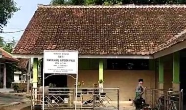 Miris, Madrasah Ibtidaiyah (MI) Dibawah Naungan Mathla'ul Anwar, Bangunanya Rusak Berat dan Masih di Pakai Untuk Belajar