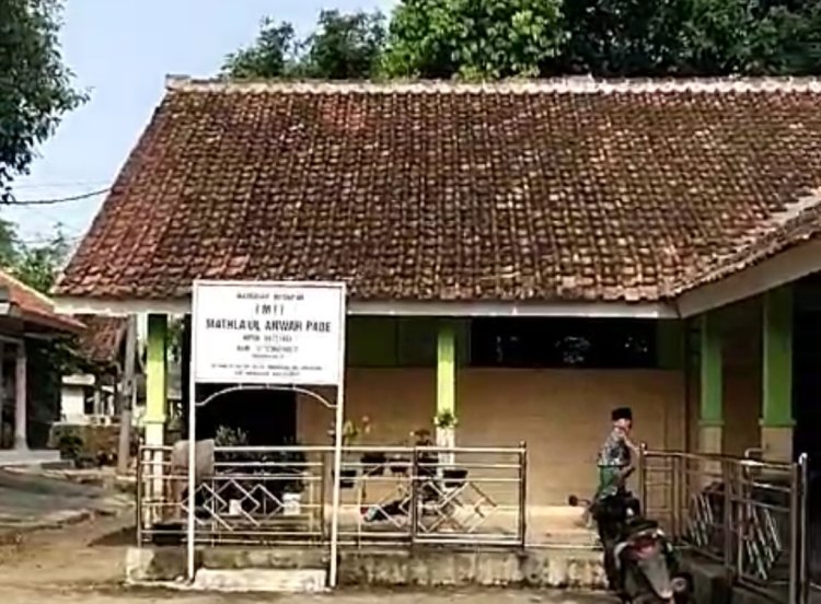Miris, Madrasah Ibtidaiyah (MI) Dibawah Naungan Mathla'ul Anwar, Bangunanya Rusak Berat dan Masih di Pakai Untuk Belajar