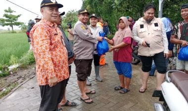 Peduli Korban Banjir Desa Sukalangu dan Cibarani, Muspika Saketi dan KBM Berikan Bantuan Sembako