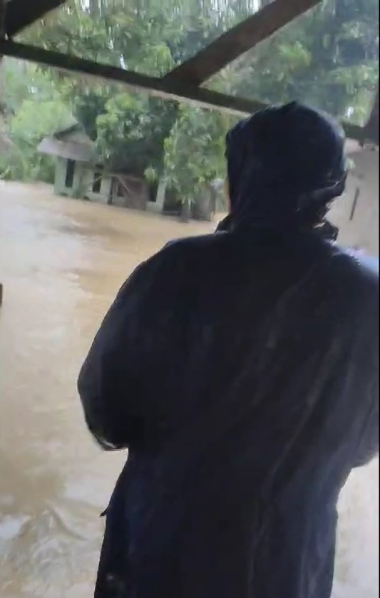 Empat Hari Terendam Banjir, Warga Desa Bulagor Kecamatan Pagelaran Pandeglang, Hanya Bisa Aktivitas Dirumah