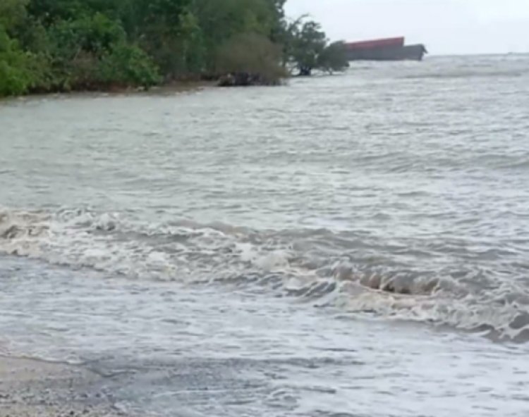 KAWAL Soroti Penanganan Tongkang Dan Batu Bara Di Pulau Popole Cigondang Labuan.
