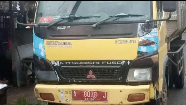 Mobil Truck Pengangkut Sampah Milik Pemda Pandeglang, Tetap Beroprasi Walau Tungak Pajak 4 Tahun Lebih