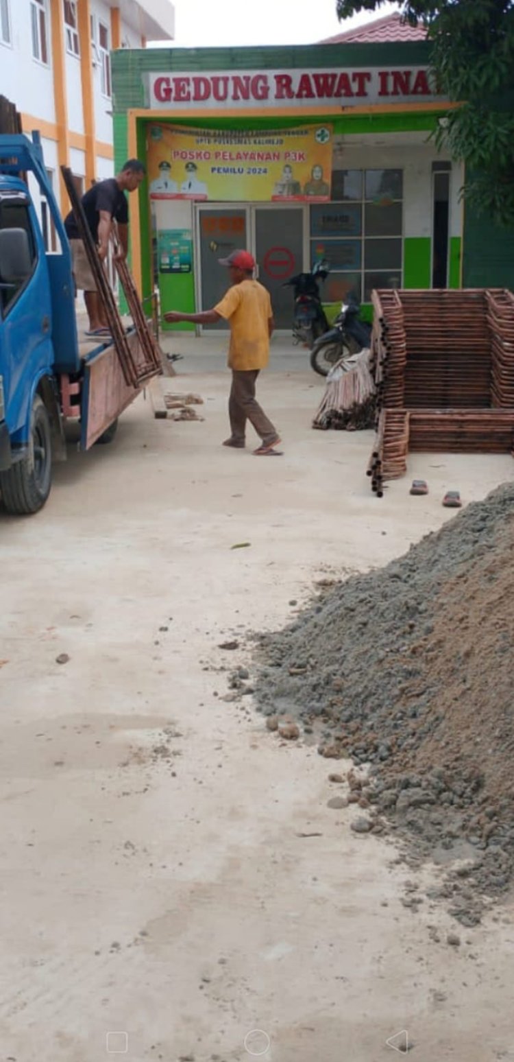 Rekanan dan Konsultan Tetap Bertanggung Jawab Memperbaiki Verstek Puskesmas Kalirejo Yang Rusak Akibat Curah Hujan Yang Deras Dan Kini Mulai  Di Bangun Kembali.