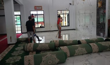 Jelang Ramadhan, Warga Komplek BPI Bersatu Bersihkan Masjid dan Adakan Doa Bersama