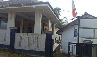 Diduga Lalai Dalam Tugas, Kantor Desa Banjarnegara Pulosari, Kosong Saat Jam Kerja