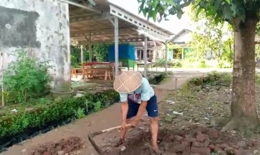 Warga Kampung Sida Mulya Desa Gombong Kecamatan Panimbang Apresiasi Pelaksanaan Pembangunan TPT DD Tahun 2025.