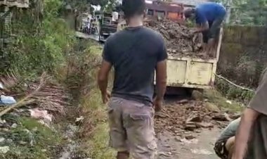 Akses Jalan Poros Desa Sidamukti Sukaresmi Rusak Parah, Warga Kesal Karena Tidak Segera Di Perbaiki