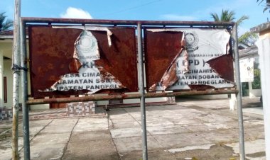 Miris!!! Kantor Desa Cimanis Sobang. Sepi Dijam Kerja & Papan Informasi Hancur,