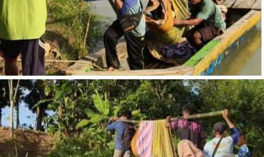 Karena Jalan Rusak Warga Kampung Ciluluk Desa Leuwibalang Transport Menggunakan Perahu