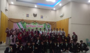 MTs Mathlabul Falah Lepas Puluhan Siswa Lewat Gebyar Kreasi Seni Nusantara