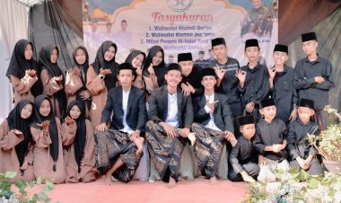 Rina Siswati Setelah Melaksanakan Walimatul Qur'an Di Pondok Al-Iqbal Desa Muara kecamatan Wanasalam.