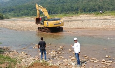 Respons Cepat PT SBJ Bantu Petani Atasi Pendangkalan Irigasi di Bayah