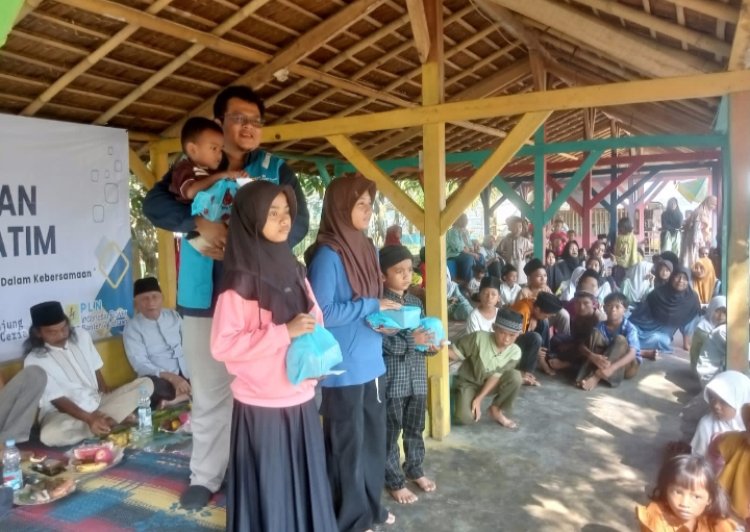 Disuport PLTU Banten 2 Labuan, Keluarga Besar Pengelola Pantai Ceria Cigondang Pandeglang Santuni Yatim