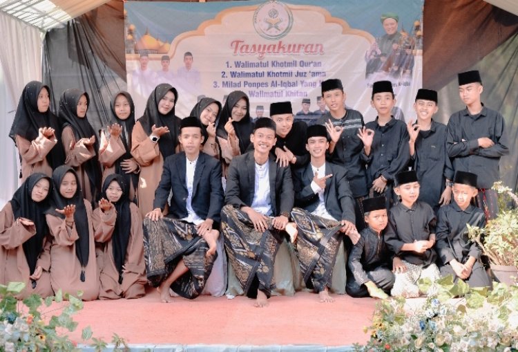 Rina Siswati Setelah Melaksanakan Walimatul Qur'an Di Pondok Al-Iqbal Desa Muara kecamatan Wanasalam.