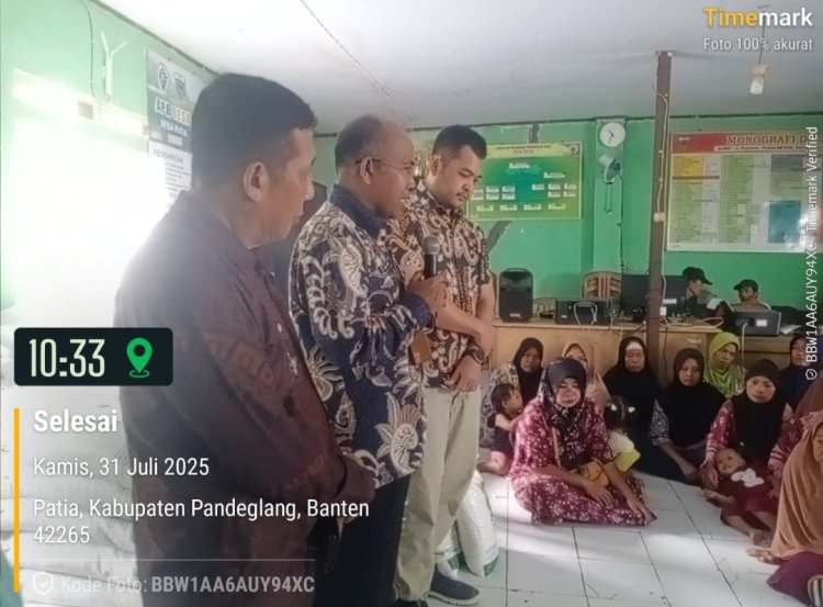 Pembangian Beras Bantuan 176 KPM Di Desa Patia Periode Juni-Juli 2025, Di Hadiri Kadis DPKP, Pinca Lebak & Camat Patia