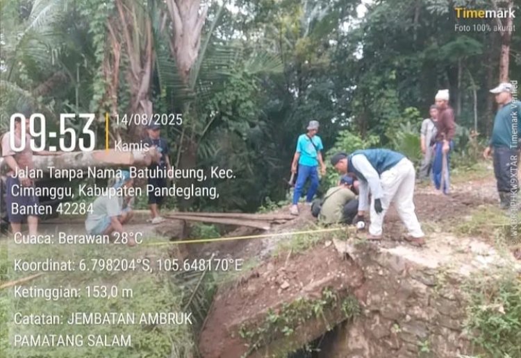 Jembatan Di Pematang Desa Batu Hideung Abrol.