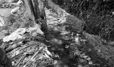 Pekerjaan Drainase Irigasi Dikampung Pasir Kelapa Desa Karya Sari Kecamatan Cikedal Diduga Tak Bertuan Dan Asjad.
