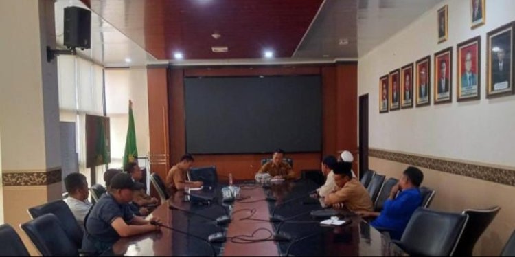 Menahan Kekesalan, Wali Murid Menangis Saat Audiensi Menceritakan Proses Berdirinya SMKN 17 Pandeglang Kepada Kabid SMK Dindiknud Banten.
