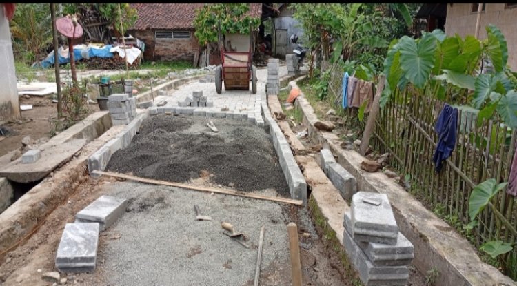 Pembangunan Proyek Paving Block Didesa Pagelaran Diduga Proyek Siluman.