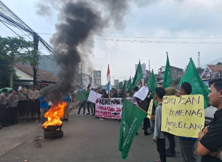 Gegara Mathla'ul Anwar Tidak Diundang kick off HSN, Kemenag Pandeglang didemo Gabungan Aktivis Dan Mahasiswa.