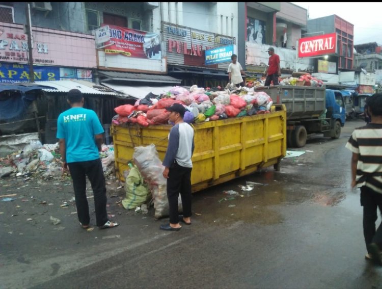 Soal Tumpukan Sampah Di Pasar Labuan, KNPI: Bukan Hanya Soal Armada Tetapi Ajak Semua Unsur Bergerak Dan Bertindak.