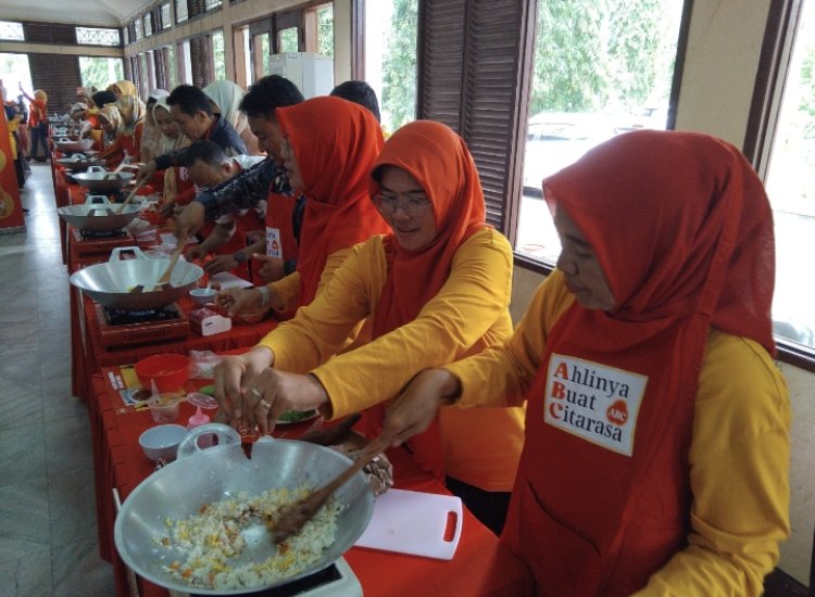 Peringati HKG ke-53 Kader PKK, DWP, Dan OPD Dapat Pelatihan Memasak dari Chef ABC