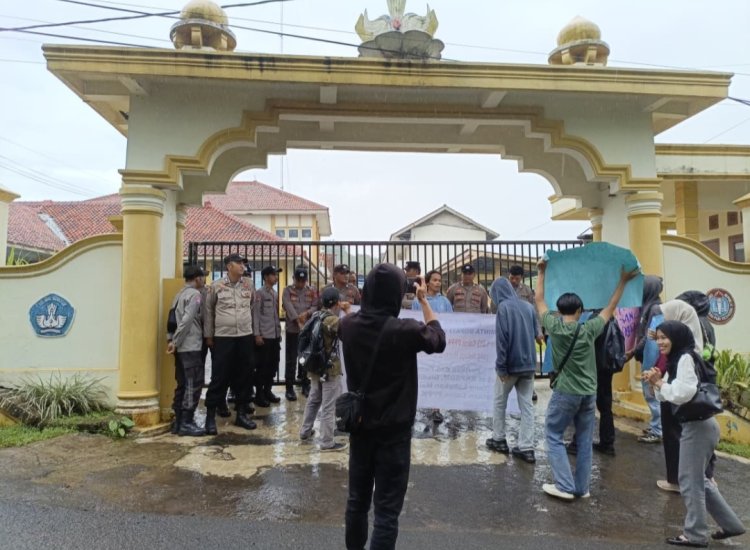 BKPSDM & Disdikpora Didemo DPC Amira Menuntut 1.213 Calon P3K Paruh Waktu Pandeglang 2025 Digugurkan Yang Diduga Siluman