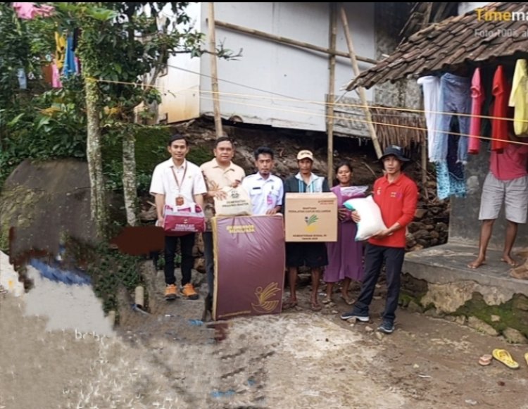 Kolaborasi Polsek  Dan KSB Pulosari, Berikan Bantuan Bencana Longsor