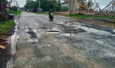Tambal Sulam Pekerjaan Jalan Di Kampung Lebak Buah Diduga Asal Jadi Belum lama Diperbaiki Rusak Kembali