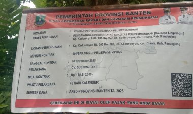 Pengerjaan Pembangunan Peningkatan Pembangunan PSU Permukiman Drainase Lingkungan Desa Kaduronyok Diduga Asjad.