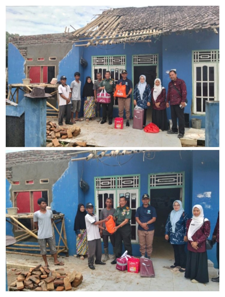 Danramil 0106/Menes Kodim 0601/Pandeglang Dan Camat Menes Lakukan Baksos Kepada Warga Yang Tertimpa Musibah Rumahnya Tertimpah Pohon.