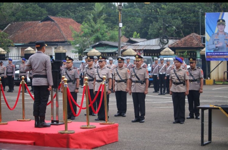 Polres Pandeglang Gelar Upacara Sertijab Kasat Polairud, Kasattahti, Kapolsek Labuan dan Kapolsek Carita