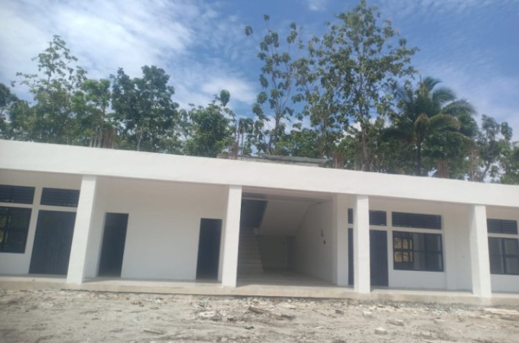 Bangunan Baru SMKN 17 Pandeglang Senilai Rp2,4 Miliar Dinilai Belum Siap Pakai, Lingkungan Berantakan dan Ruang Kelas Tergenang Air  ‎