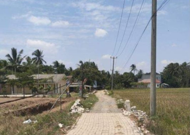 Pekerjaan Jalan Dana Desa Tahap I 2024 Terbengkalai, Mantan Ketua RT Karoya Soroti Kinerja Kades Pasirsedang