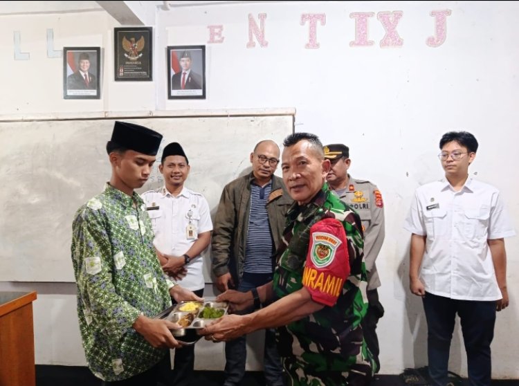 Danramil 0106/Menes Kodim 0601 Pandeglang Beserta Muspika Kecamatan Menes Hadiri Launching MBG Disekolah MTs-Malnu Pusat Menes.
