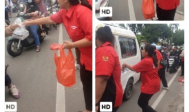 Gesuri Mesias Bintang Merah Angota Dewan DPRD Kota Tangerang Berbagi Takjil Dibulan Ramadhan Bersama Anggota PAC PDI Perjuangan Ciledug 