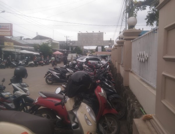 Terkait Parkiran Di Luar Area RSUD Labuan, Begini Kata Pihak Manajemen Rumah Sakit