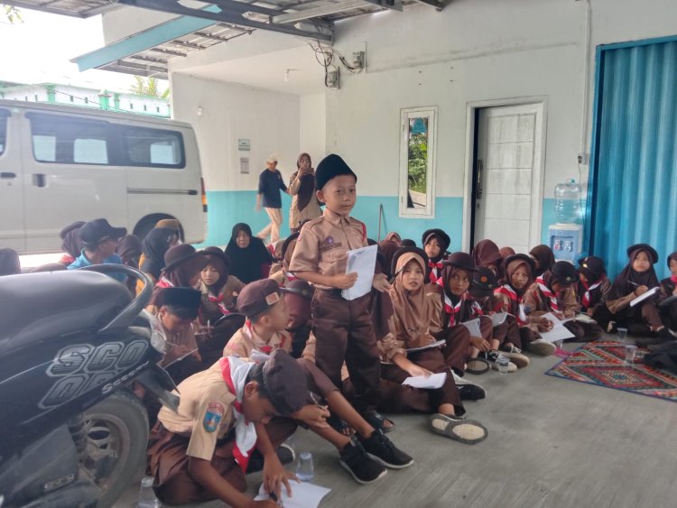 Puluhan Siswa SDN 1 Cikeusik Mendatangi Dapur SPPG Demi Mendapatkan Makan Gizi Geratis.