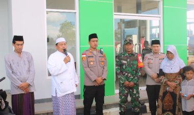 Jelang Lebaran, Owner SPBUN Sumur Pandeglang Salurkan Zakat Fitrah untuk Ratusan Warga