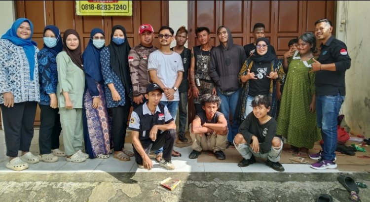 Tim dari Dinsos Kabupaten Lebak, Respek Peduli Lebak Dan Puskesmas Binuangeun Bantu Pulangkan Anak Jalanan Yang Dalam Keadaan Hamil