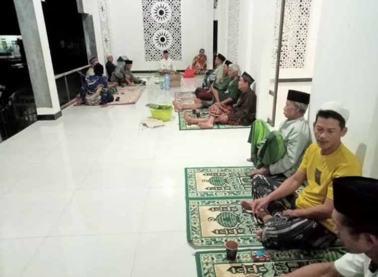 Jamaah Masjid AL-Iklas  Waringin Kurung- Cimanggu Keluhkan Tiang PLN Terlalu Mepet Dengan Masjid