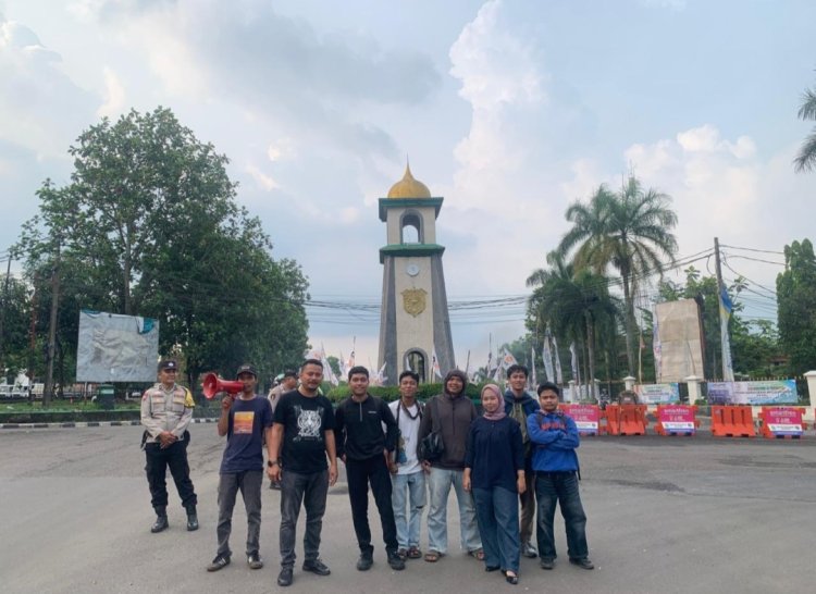 Terendus Aroma KKN Pada Realisasi MBG Oleh Pengelola SPPG di Pandeglang, Aktivis Kembali Gerudug Kantor Bupati Pandeglang