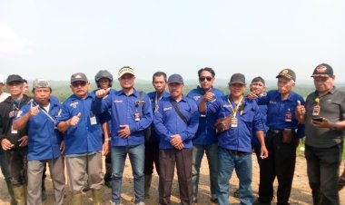 Kantor Hukum Agrarian JUSTICE LAW FIRM Lakukan Eksekusi Pemasangan Plang Hak Tanah Milik Warga Yang  Belum Di Bayar.
