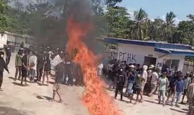 Warga Patia Gelar Aksi Damai Desak PT Hutama Karya Perbaiki Jalan Rusak Akibat Proyek Tol